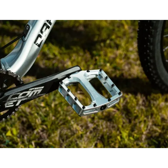 Dartmoor THUNDER Alu CNC – Bike Pedals (Silver) | Katmar.cz