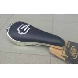 Brave X-treme Tuff Black – Saddle With Rails | Katmar.cz
