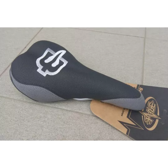 Brave Tailwhip saddle Black | Katmar.cz
