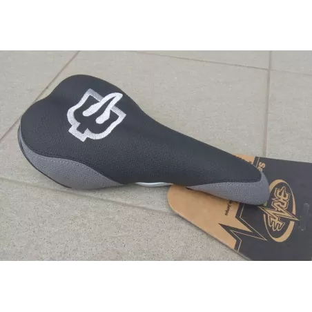 Brave Tailwhip saddle Black | Katmar.cz