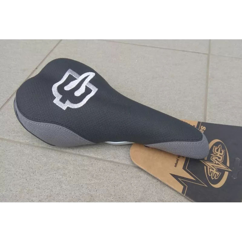 Brave Tailwhip saddle Black | Katmar.cz