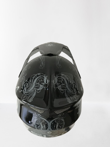 661 Evo Distressed helma - AKCE SixSixOne-grafitová